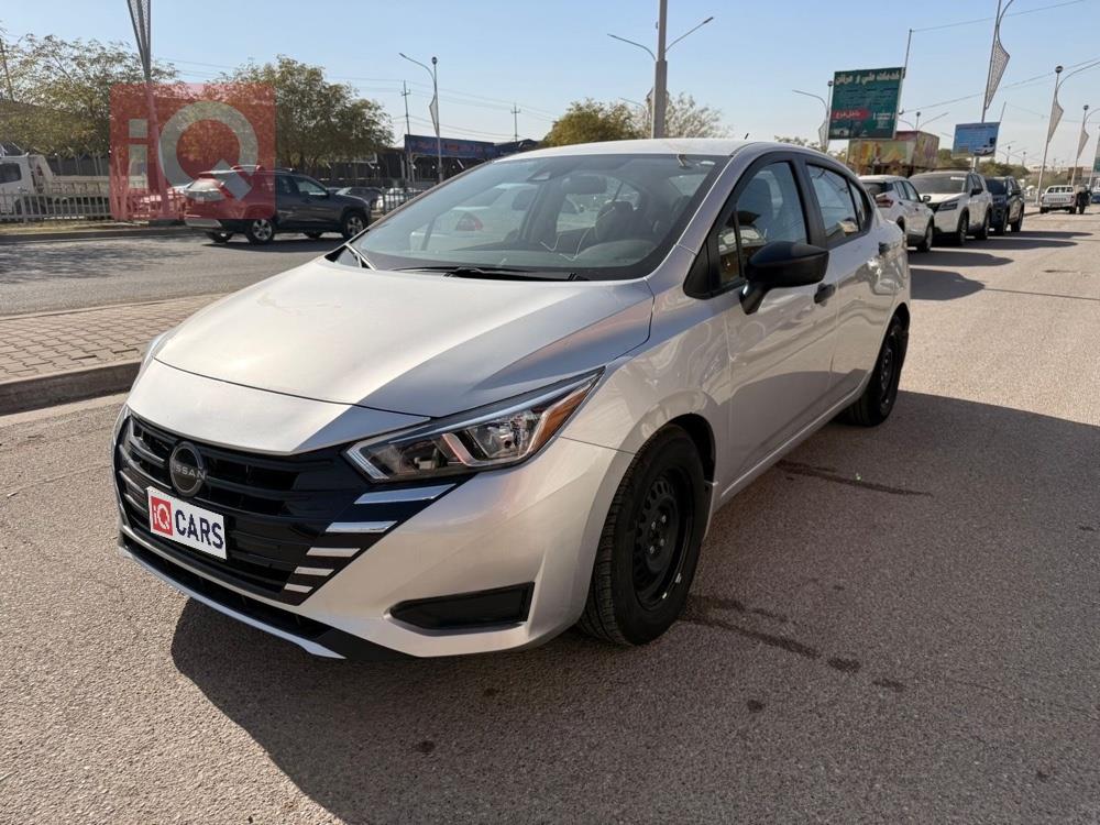 نيسان فيرسا